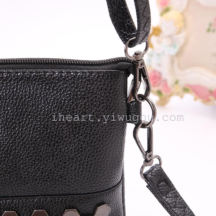 The six side of the bottom row rivet bag The six side of the bottom row rivet bag