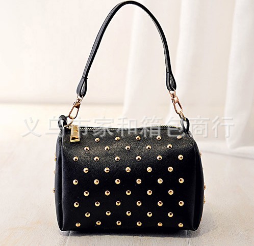  new Korean women bag chain fashion trend of PU bag rivet bag shoulder Messenger bag