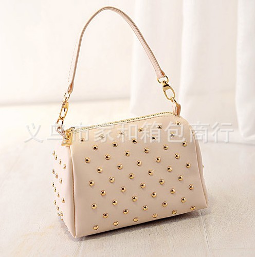  new Korean women bag chain fashion trend of PU bag rivet bag shoulder Messenger bag
