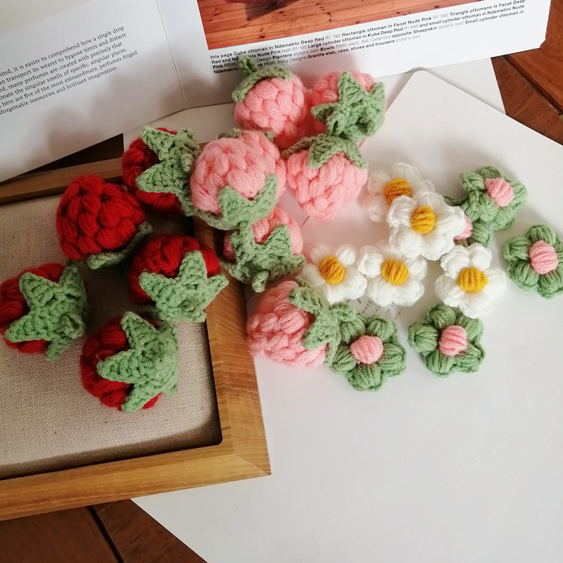 Crocheted Wool Cute Strawberry Small Flower Pendant Berry Worry Bag Keychain Car Hanging Ornaments New Products in Stock