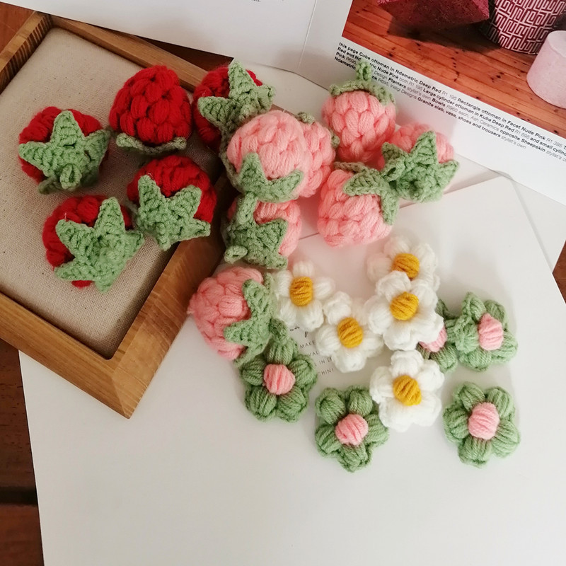 Crocheted Wool Cute Strawberry Small Flower Pendant Berry Worry Bag Keychain Car Hanging Ornaments New Products in Stock