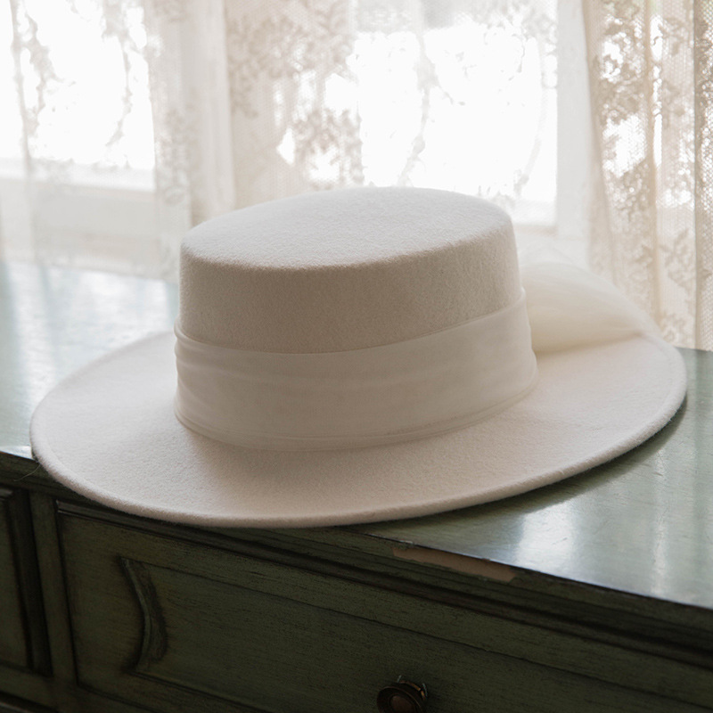 White Woolen Flat Top Hat Women&#039;s Autumn and Winter French Retro Socialite Wide Brim Wedding Hat