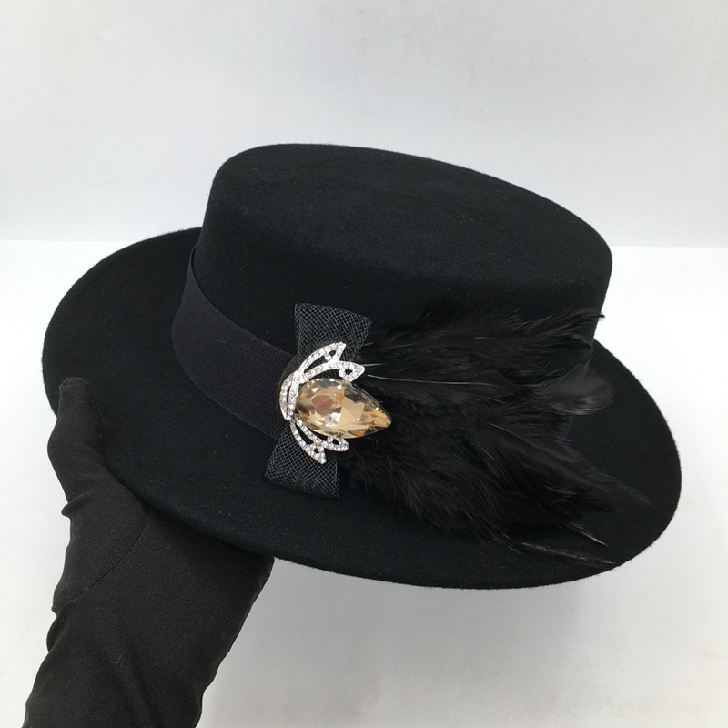Autumn and Winter New French Elegant Woolen Flat-Top Cap Black and White Feather Wedding Dress Top Wedding Hat