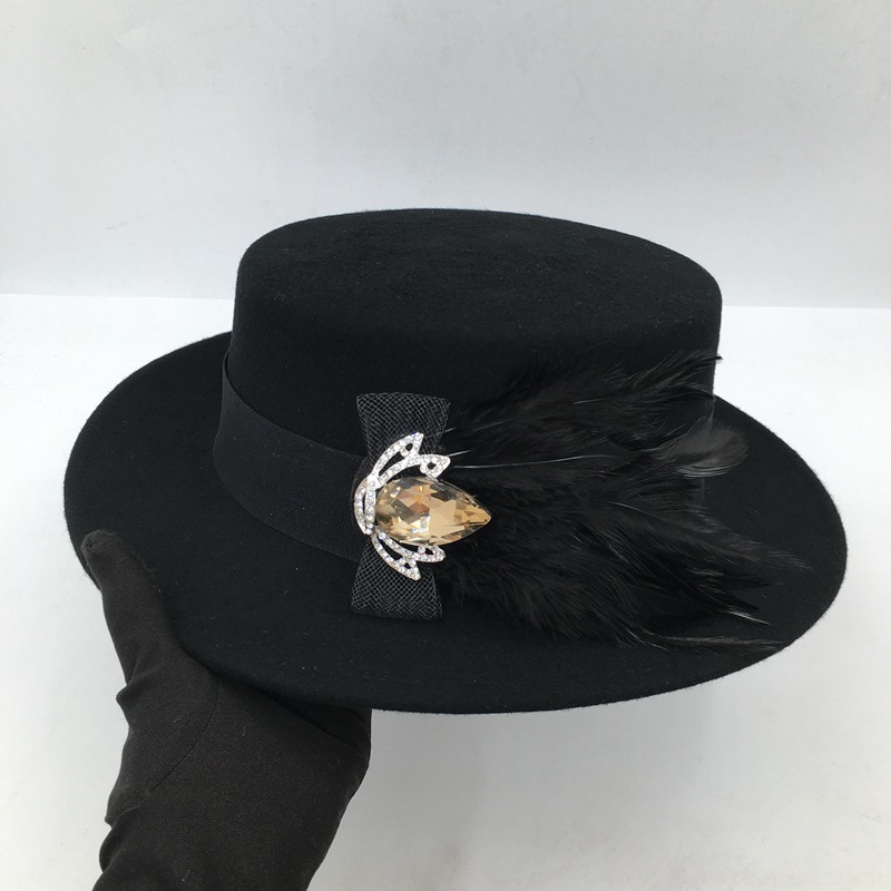 Autumn and Winter New French Elegant Woolen Flat-Top Cap Black and White Feather Wedding Dress Top Wedding Hat