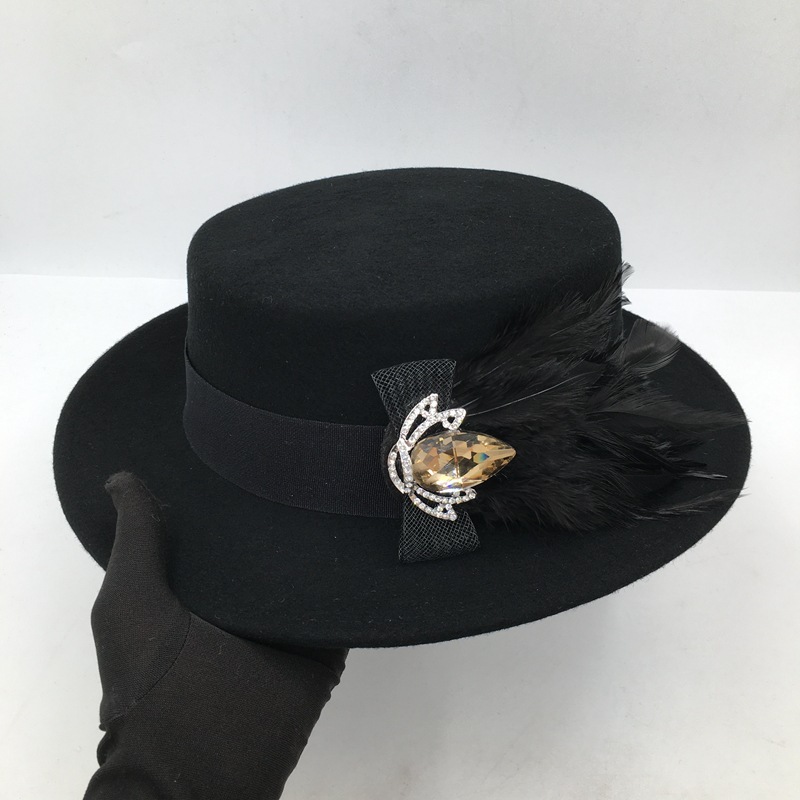 Autumn and Winter New French Elegant Woolen Flat-Top Cap Black and White Feather Wedding Dress Top Wedding Hat