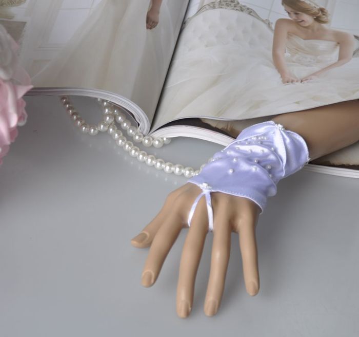 Korean style lace embroidery beaded gloves white wedding dress of the bride long fingerless wedding gloves Korean style lace embroidery beaded gloves white wedding dress of the bride long fingerless wedding gloves