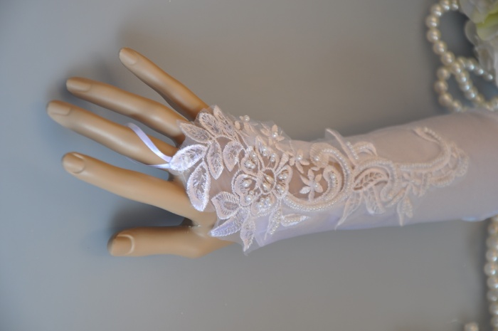 Korean style lace embroidery beaded gloves white wedding dress of the bride long fingerless wedding gloves Korean style lace embroidery beaded gloves white wedding dress of the bride long fingerless wedding gloves