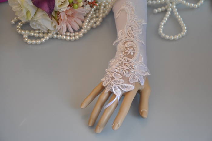 Korean style lace embroidery beaded gloves white wedding dress of the bride long fingerless wedding gloves Korean style lace embroidery beaded gloves white wedding dress of the bride long fingerless wedding gloves