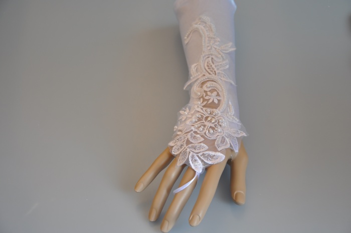 Korean style lace embroidery beaded gloves white wedding dress of the bride long fingerless wedding gloves Korean style lace embroidery beaded gloves white wedding dress of the bride long fingerless wedding gloves