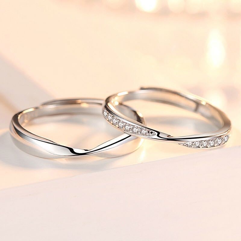 S925 Sterling Silver Mobius Strip Ring Female Couple Men and Women Couple Rings Graceful and Fashionable Ring Ornament Cold Wind Ring