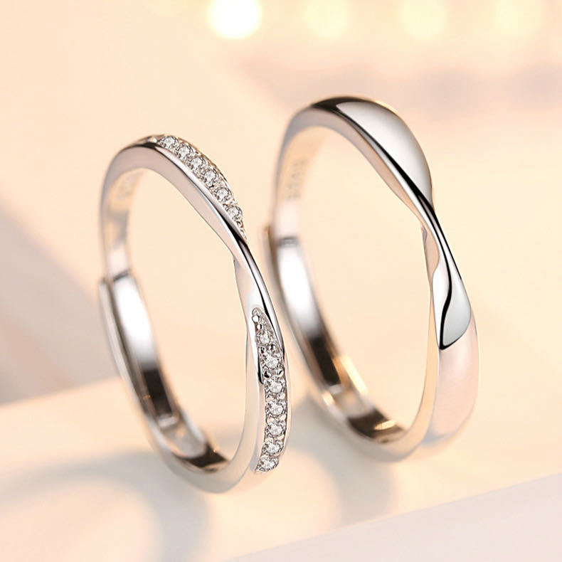 S925 Sterling Silver Mobius Strip Ring Female Couple Men and Women Couple Rings Graceful and Fashionable Ring Ornament Cold Wind Ring