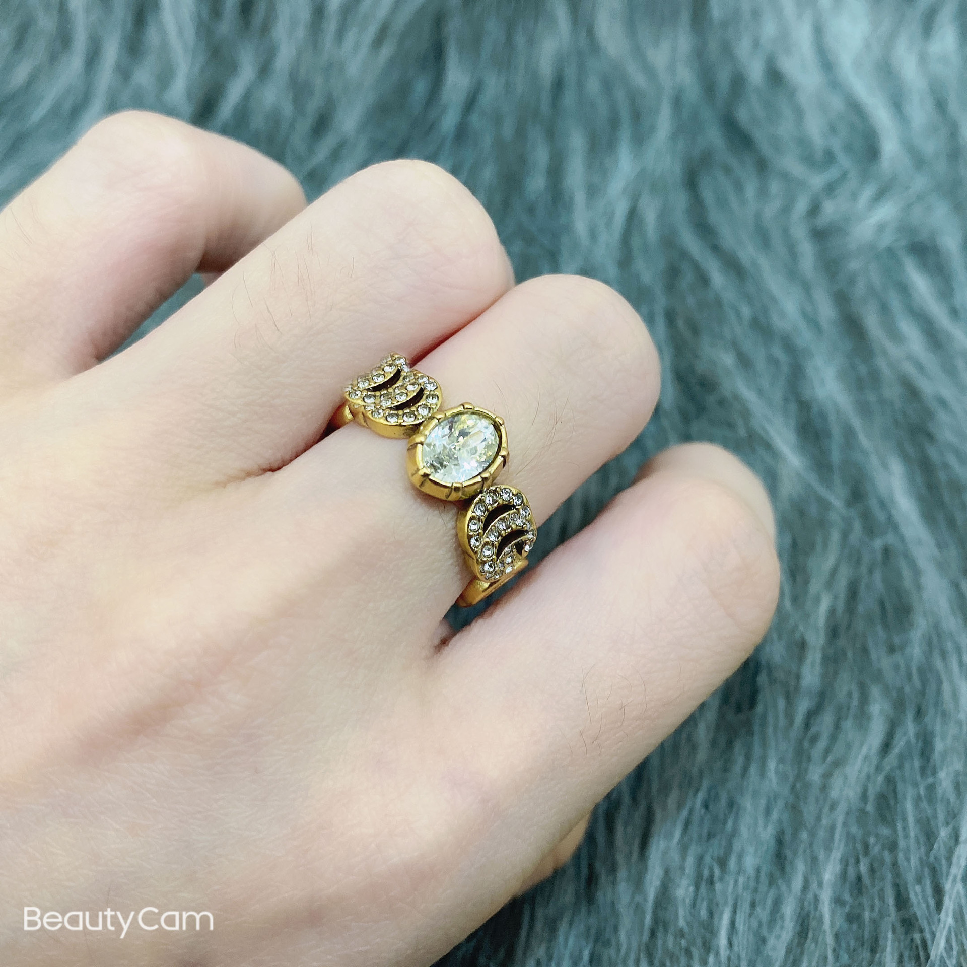 Gujia Best-Selling New Type Pairs of G Vintage Ring Internet Hot Star with the Same Type Couple Couple Rings Simple and Elegant Butterfly Ring
