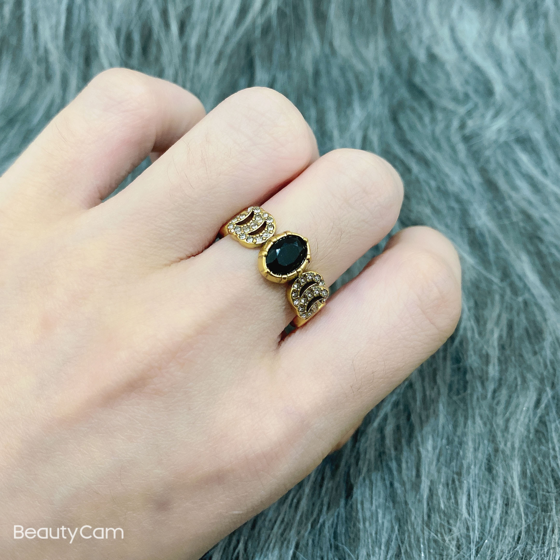 Gujia Best-Selling New Type Pairs of G Vintage Ring Internet Hot Star with the Same Type Couple Couple Rings Simple and Elegant Butterfly Ring