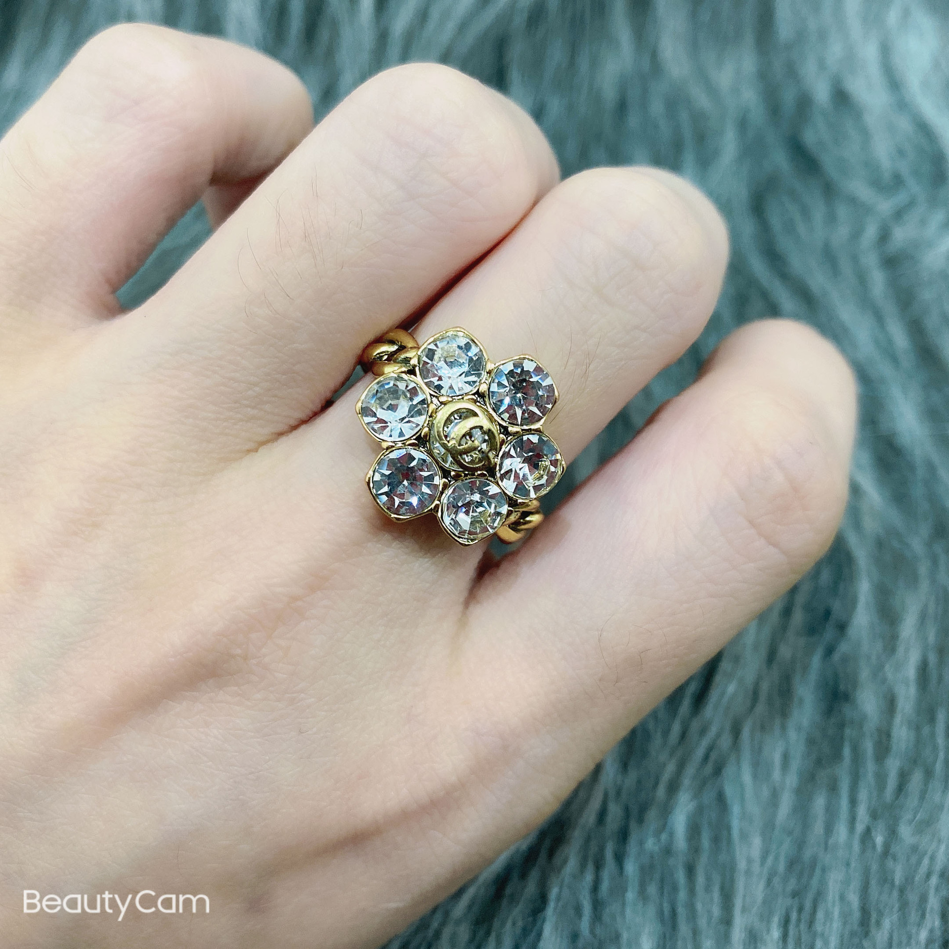 Gujia Best-Selling New Type Pairs of G Vintage Ring Internet Hot Star with the Same Type Couple Couple Rings Simple and Elegant Butterfly Ring