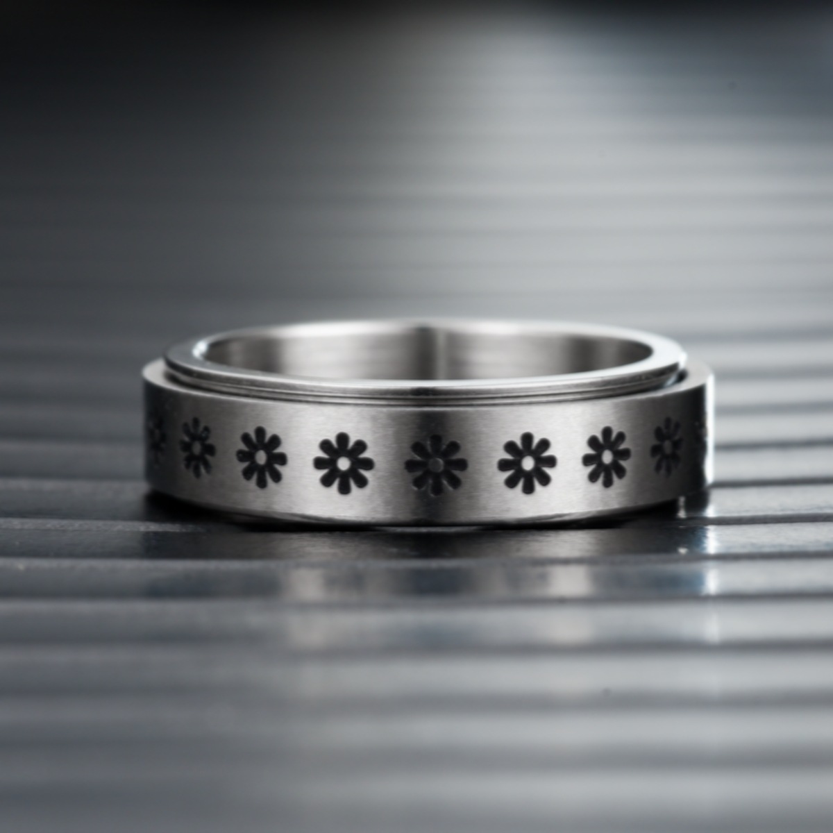 Anti-Anxiety Decompression European and American Fashion Titanium Steel Rotatable Ring Korean Couple Couple Rings Cross-Border Jewelry Wholesale