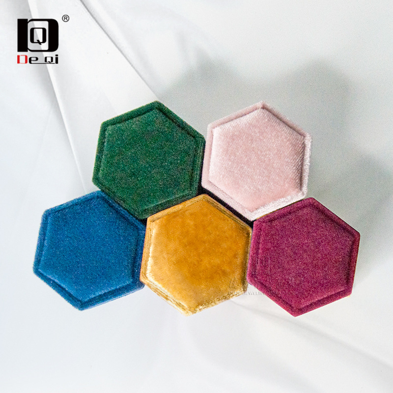 Deqi French Velvet High-End Romantic Ring Packing Box Jewelry Hexagonal Wedding Couple Rings Jewelry Box Ring Box