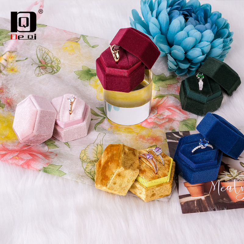 Deqi French Velvet High-End Romantic Ring Packing Box Jewelry Hexagonal Wedding Couple Rings Jewelry Box Ring Box