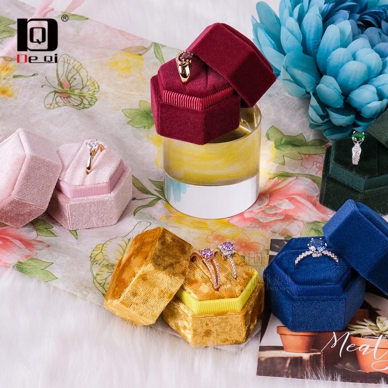 Deqi French Velvet High-End Romantic Ring Packing Box Jewelry Hexagonal Wedding Couple Rings Jewelry Box Ring Box