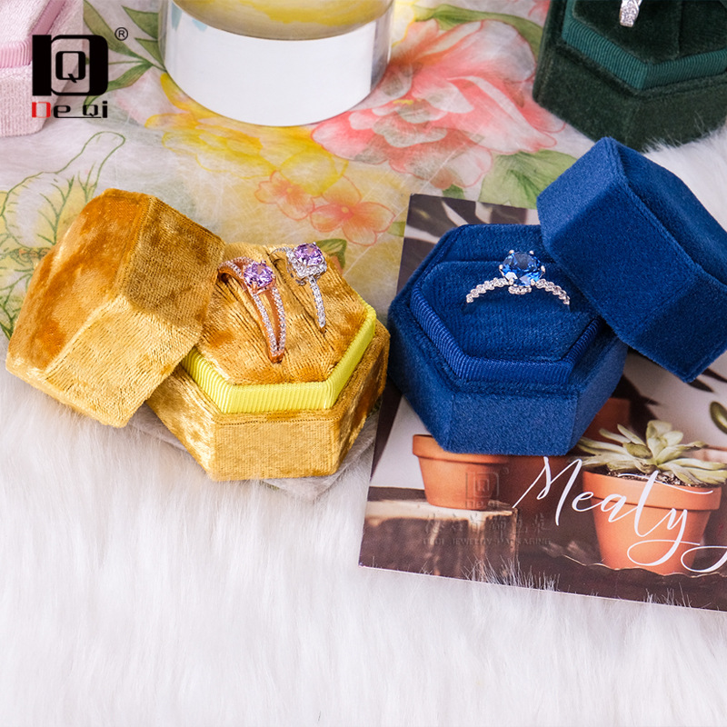 Deqi French Velvet High-End Romantic Ring Packing Box Jewelry Hexagonal Wedding Couple Rings Jewelry Box Ring Box