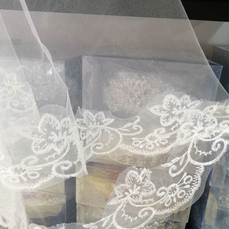 Factory Direct Supply Bride Cheap Veil Single Layer Lace Embroidery 1.5 Mignon Maimai Secret Net Wedding Gift Red Veil