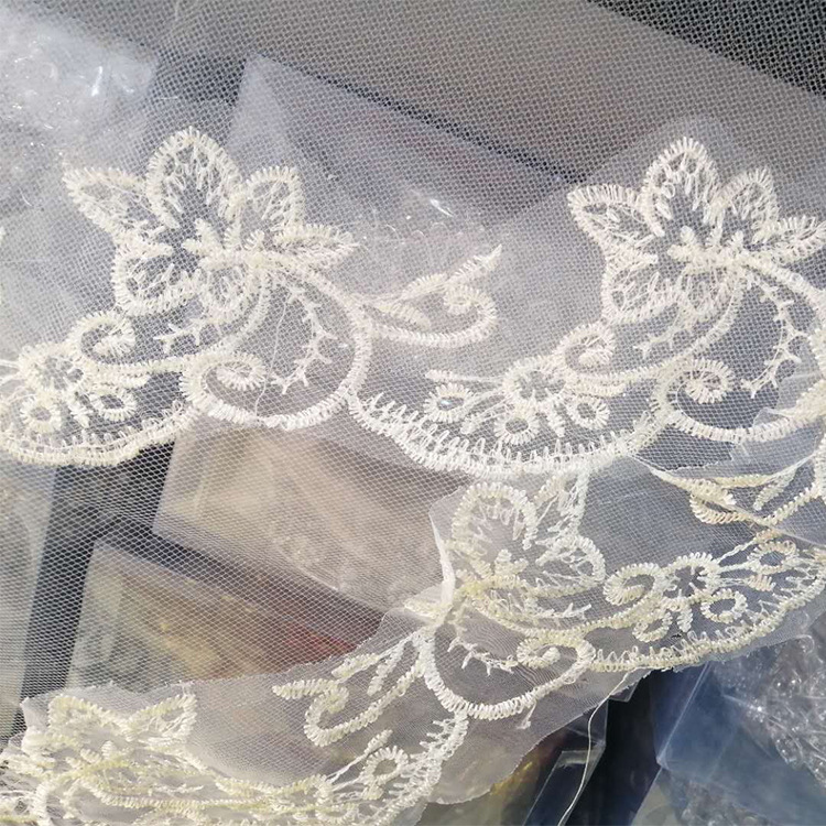 Factory Direct Supply Bride Cheap Veil Single Layer Lace Embroidery 1.5 Mignon Maimai Secret Net Wedding Gift Red Veil