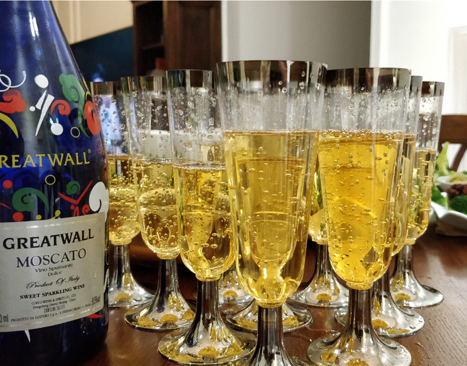 Disposable Goblet High-Grade Plastic Wine Glass Golden Edge Silver Champagne Glass Rose Gold Wine Glass Plastic Disposable Goblet High-Grade Plastic Wine Glass Golden Edge Silver Champagne Glass Rose Gold Wine Glass Plastic