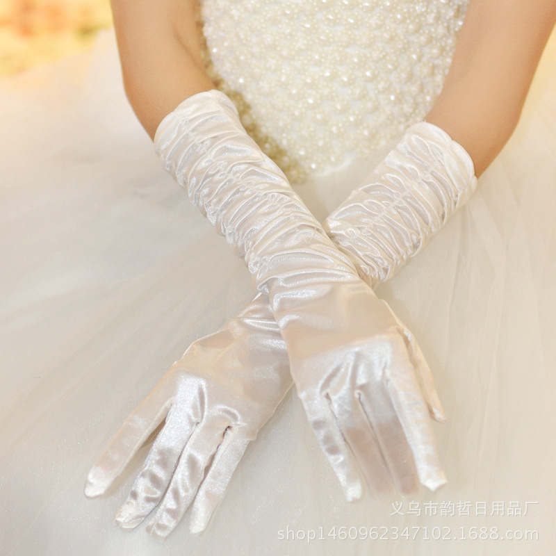 Long - term bride wedding bag refers to the wedding dress of gloves.