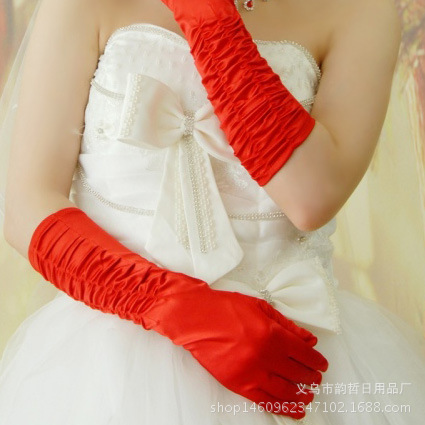 Long - term bride wedding bag refers to the wedding dress of gloves.