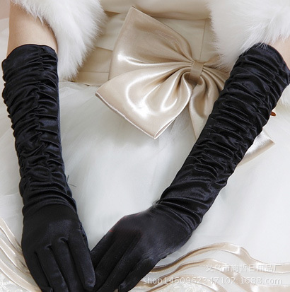 Long - term bride wedding bag refers to the wedding dress of gloves.