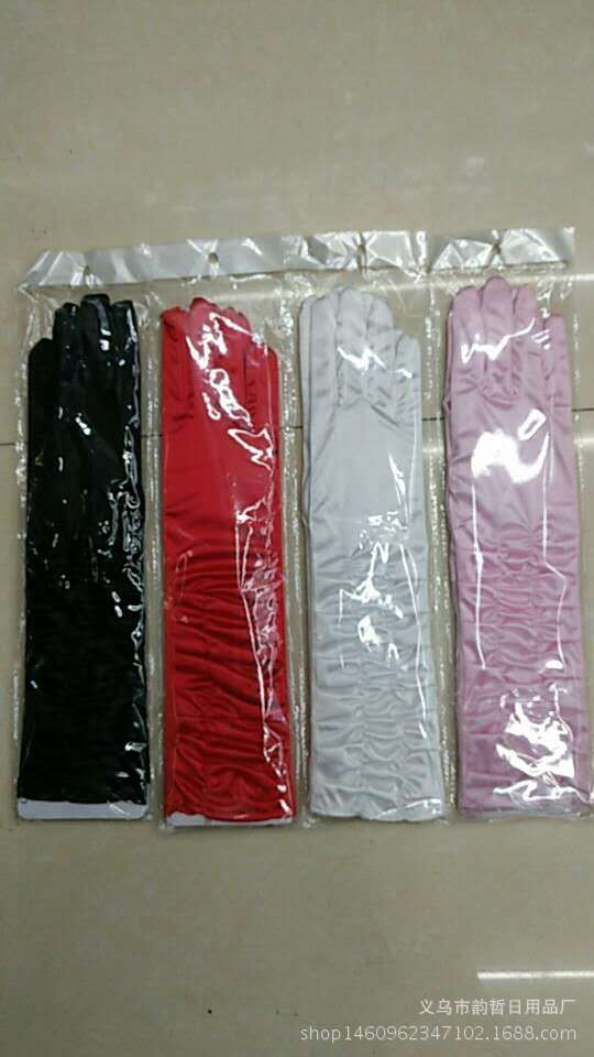 Long - term bride wedding bag refers to the wedding dress of gloves.