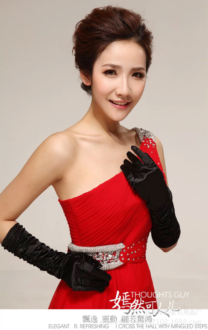 Long - term bride wedding bag refers to the wedding dress of gloves.