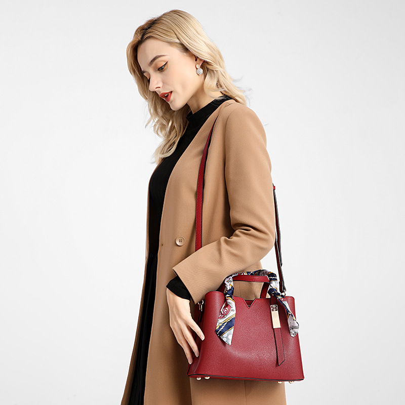 Small 2021 Spring New Women&#039;s Bag Bag Bride Red Mother Bag Shoulder wedding Bag