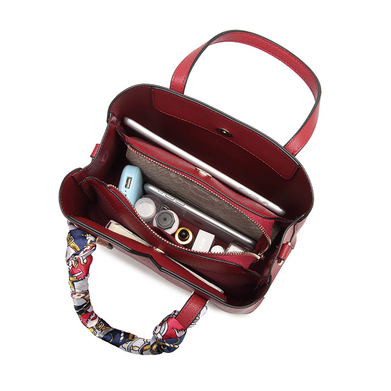 Small 2021 Spring New Women&#039;s Bag Bag Bride Red Mother Bag Shoulder wedding Bag