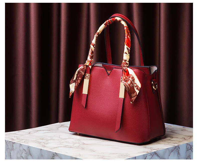 Red Wedding Bag Bridal Bag Women's Bag Mother 2021 New Handbag for Middle-Aged People Large Capacity Shoulder Messenger Bag