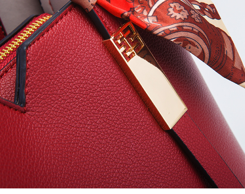 Red Wedding Bag Bridal Bag Women's Bag Mother 2021 New Handbag for Middle-Aged People Large Capacity Shoulder Messenger Bag