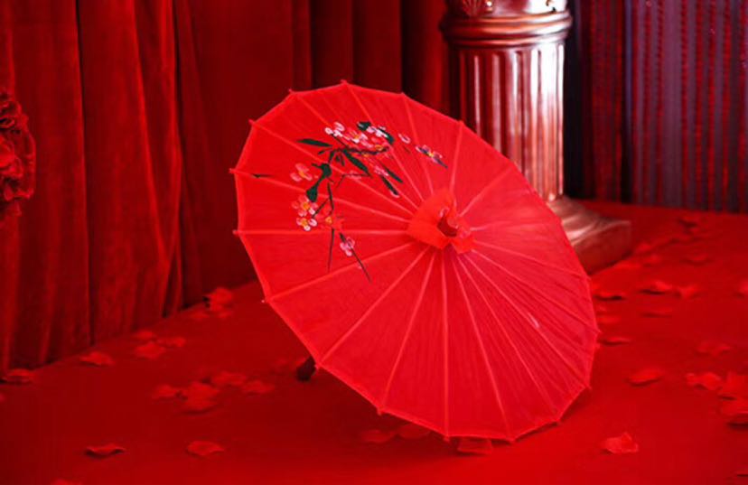 Chinese wedding props big red umbrella performance oil paper umbrella.