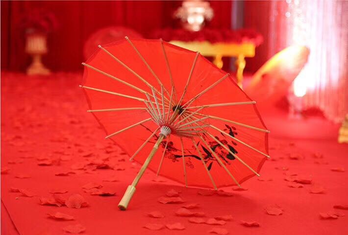 Chinese wedding props big red umbrella performance oil paper umbrella.