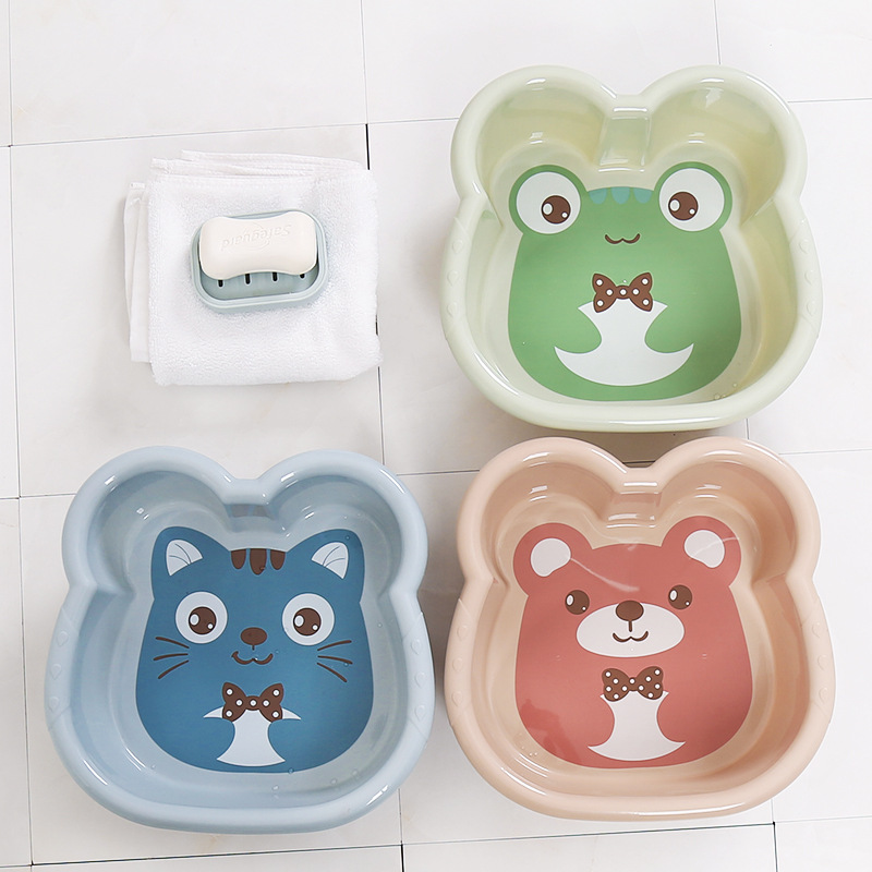 Plastic basin for children A large, thick Cartoon foot for children A small wash basin for children