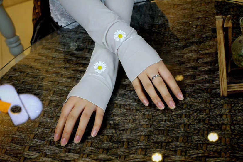 [Ice sleeve? Super Ice Type]\nSmall Daisy Ice sleeve different material Cold 5 degrees in a summer