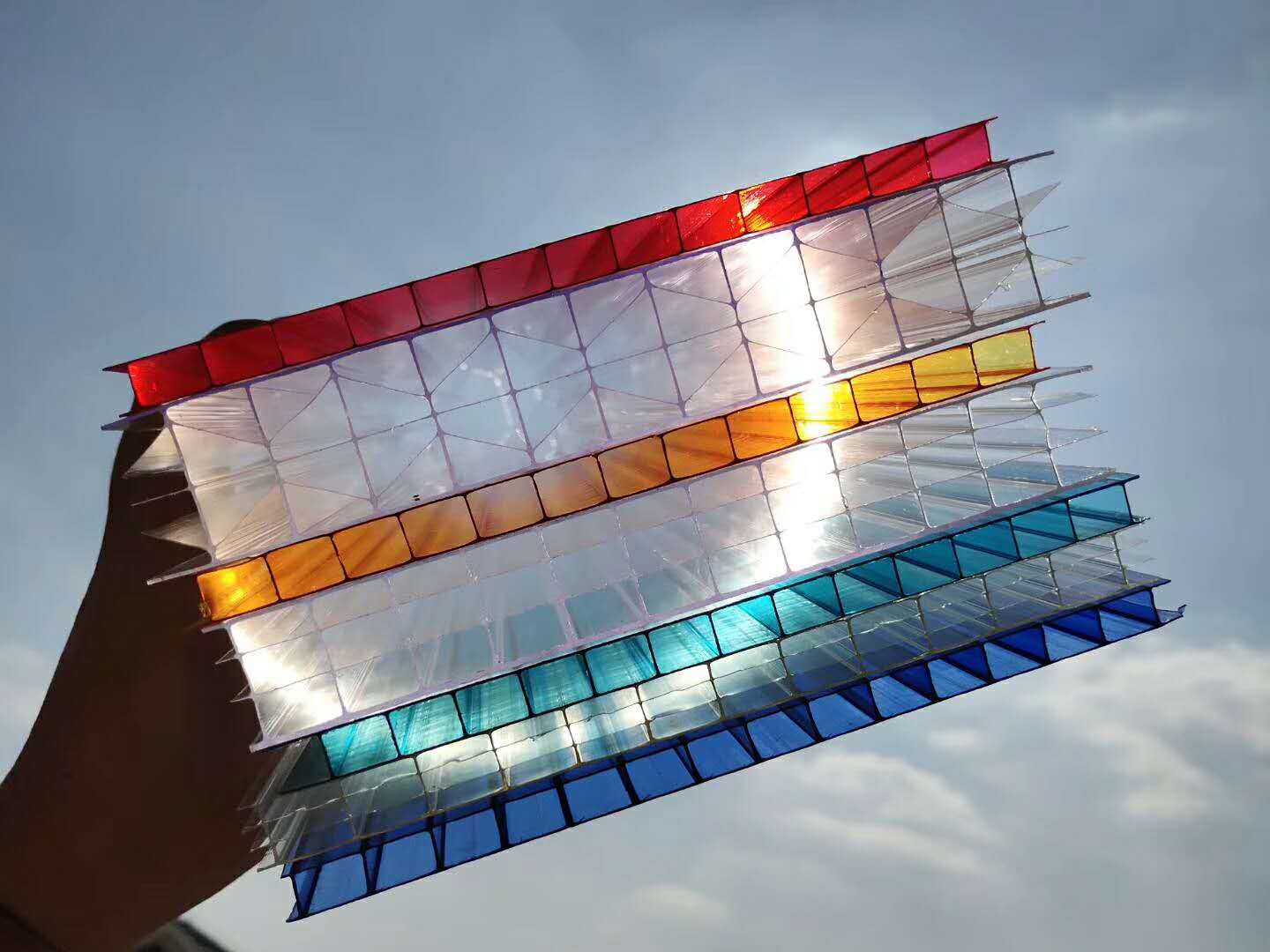 Anyang manufacturers direct multi-layer hollow solar panel greenhouse canopy canopy anti-fog layer 2--20mm