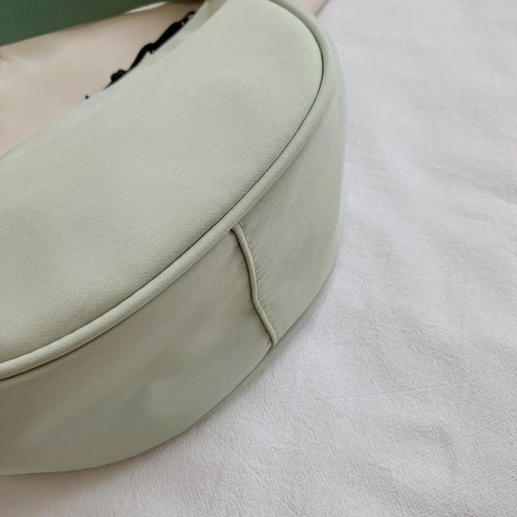 2021 Spring New Fashion Waist Bag Sports Bag Large Capacity Waterproof Bag Men and Women Simple Bag