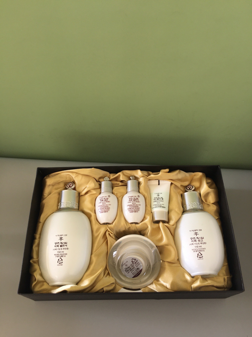 Whoo Whitening Box Cover Intrazone Numbers, with Facial Wipe + Gift Bag