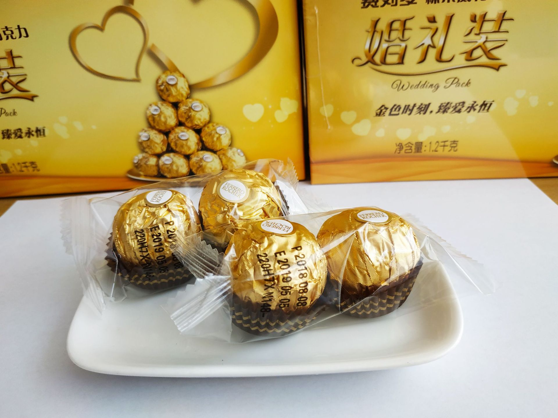 Ferrero Golden Ball Filbert Chocolate T96 Tablets Wedding Clothes Gift Box Ferrero Jinsha T2 Wedding Candy Wholesale