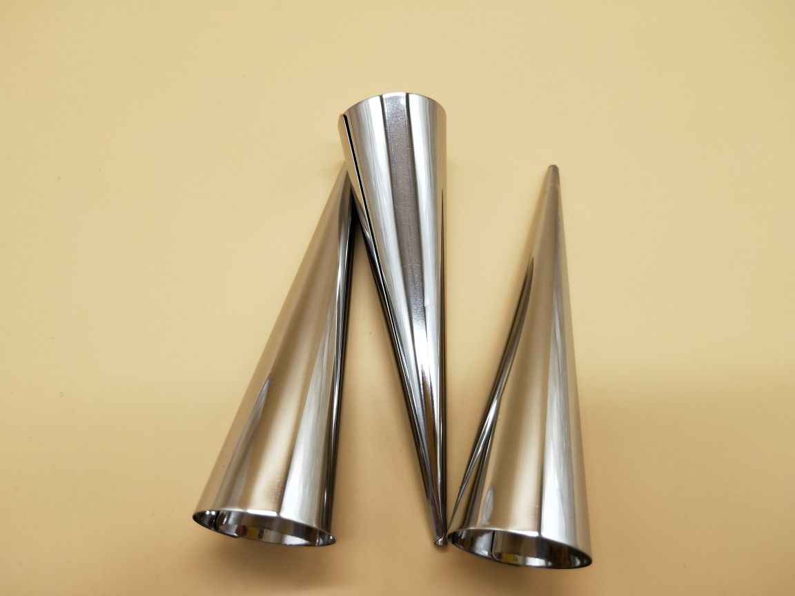 The kitchen bakes stainless steel pacifiers