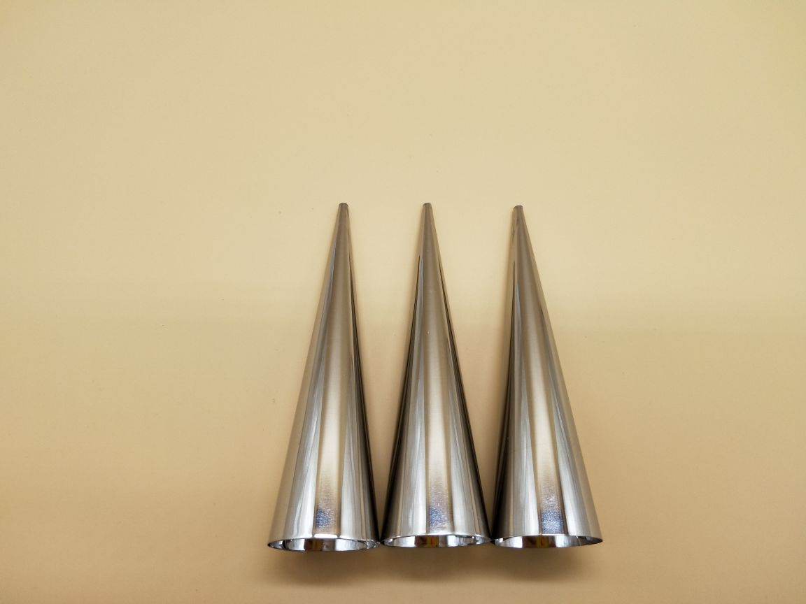 The kitchen bakes stainless steel pacifiers