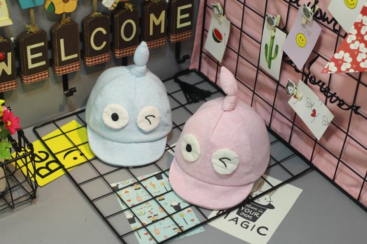 South Korean version of the new children's pure cotton pointy end of a soft cornice cap and baby pacifiers. South Korean version of the new children's pure cotton pointy end of a soft cornice cap and baby pacifiers.