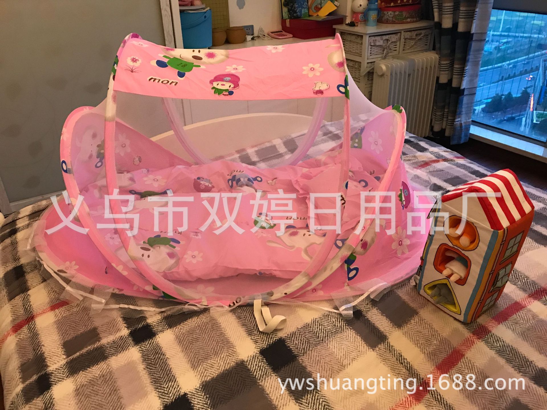 Summer folding baby mosquito net, baby mosquito net to send pillow fabric plus music