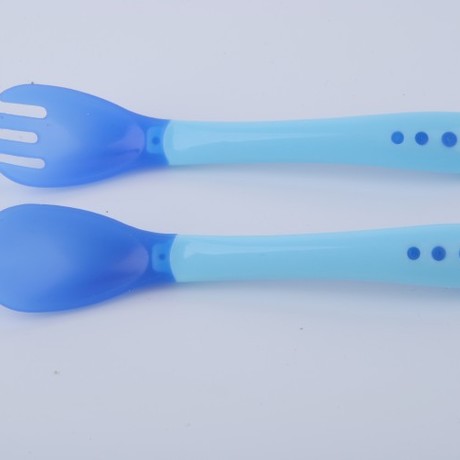 Manufacturer direct Dr. Kim baby high temperature cooking spoon 2 spoons of baby temperature changing spoon