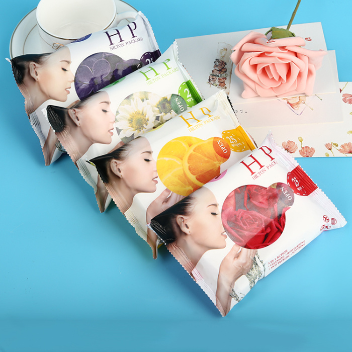 Hand and mouth wet towel paper wet tissue soft skin wet towel portable small bag.
