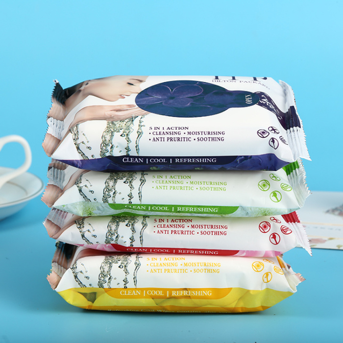 Hand and mouth wet towel paper wet tissue soft skin wet towel portable small bag.
